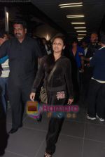 Rani Mukherjee return from Bangladesh concert in Mumbai Airport on 10th Dec 2010 (7).JPG